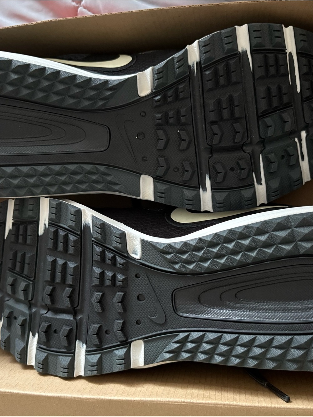 Nike Men’s Black and White Trail Sneakers - Picture 6 of 7